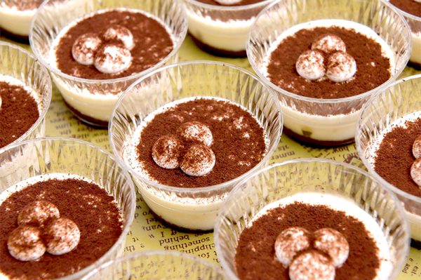 ティラミスカップケーキLサイズ（20個）（カトラリー10セット）