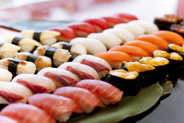 特上江戸前握り寿司　Lサイズ（50貫）（割り箸・紙皿・紙おしぼり　5セット、エコトング1本、醤油・醤油皿　5セット）