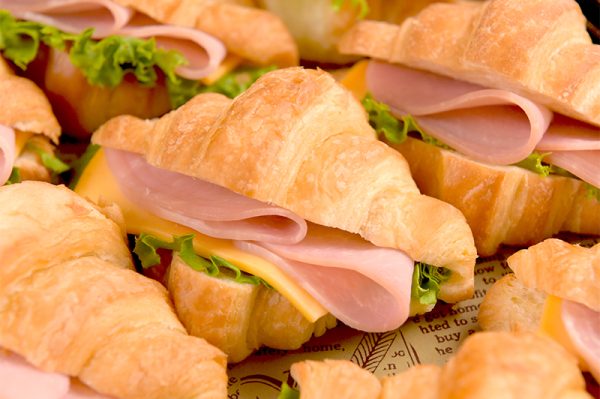 ハムとチーズのクロワッサンサンドLサイズ（カトラリー10セット）